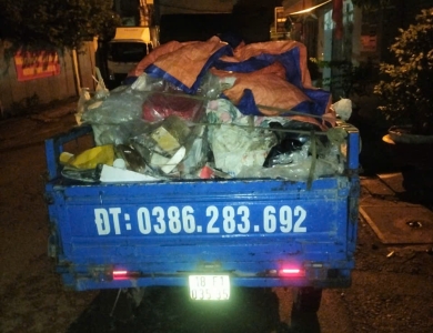 Dọn rác tại quận Tân Phú